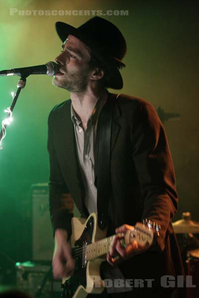 THE VEILS - 2009-04-29 - PARIS - La Maroquinerie - Finn Andrews